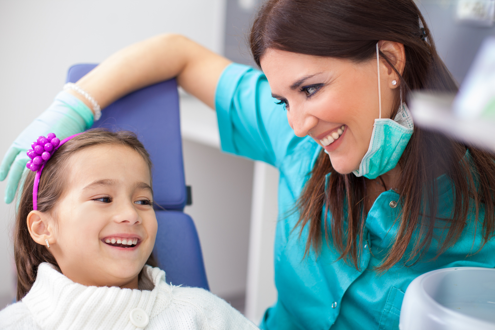 Atendimento de crianças na clínica odontológica